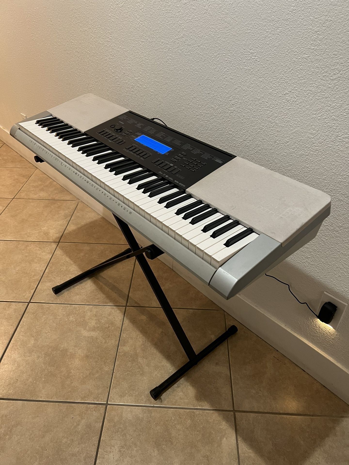 Beautiful Profesional Keobord Piano Casio Wk-220 for Sale in Las