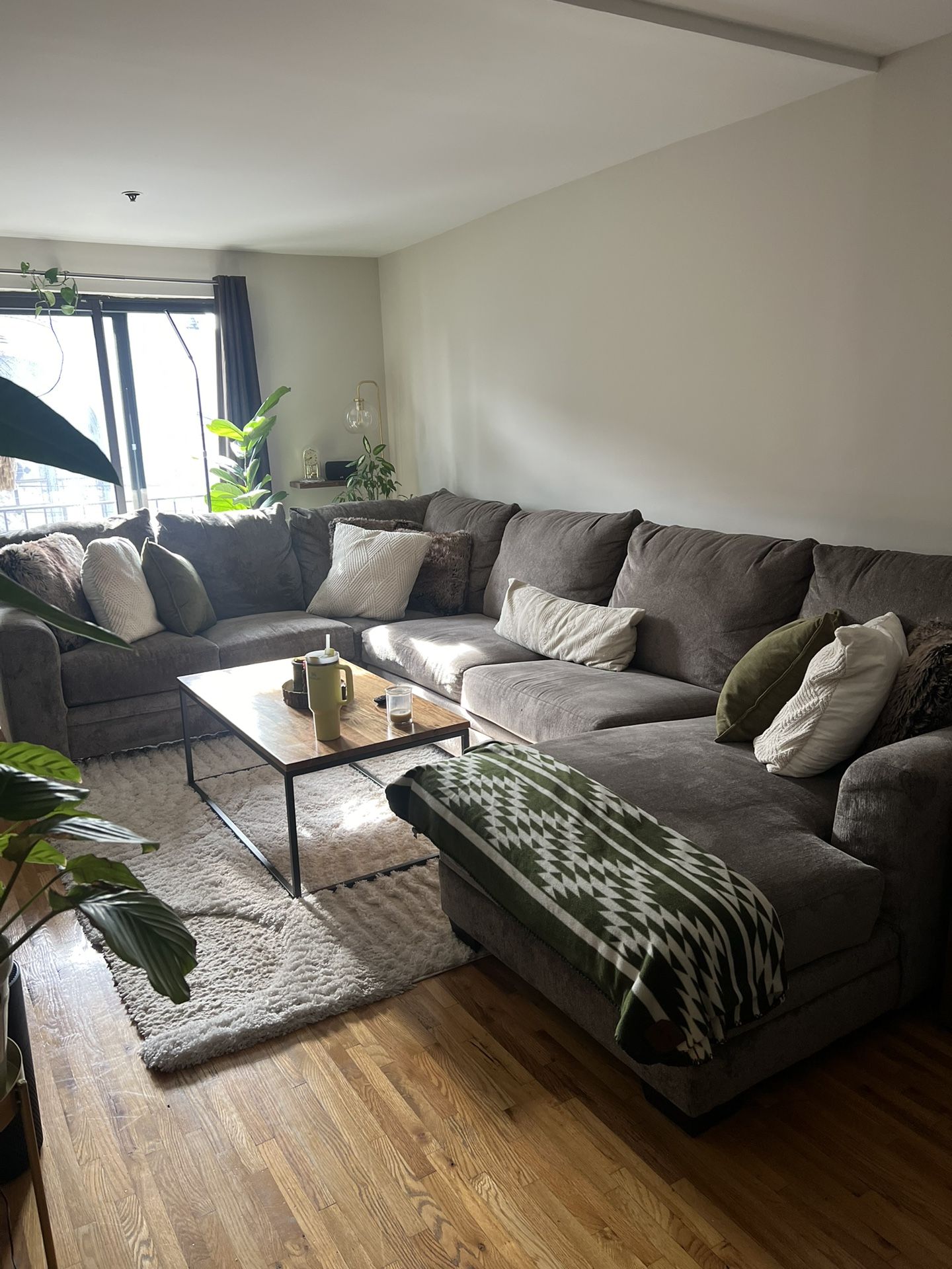 Bob’s Luxe Gray right arm facing 4 piece sectional