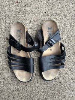 EUC Ladies Mephisto Sandals Size 6