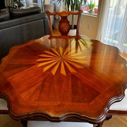Gorgeous  Wood Table + 4 Chairs 