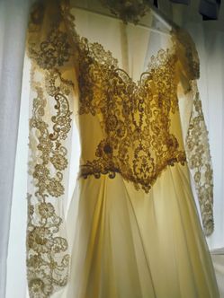 Vintage 70s wedding gown and veil