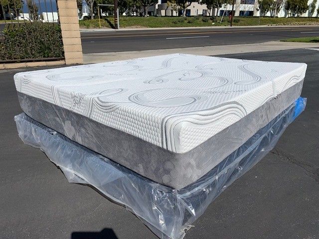 Cal King Organic Hybrid Cool Gel Memory Foam Mattress!!