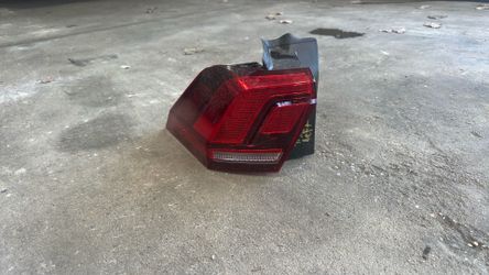 2018-2023 Volkswagen Tiguan Tail Light LH OEM LED