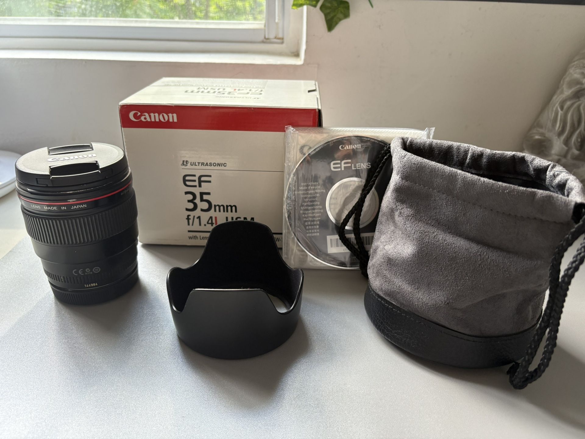 Canon EF Lens 35mm f/1.4L