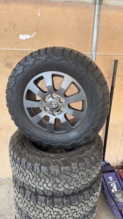 TOYOTA RIMS (4) 275-65 R18 Lt