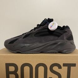 Yeezy 700 V2 Vanta Size 12 DS