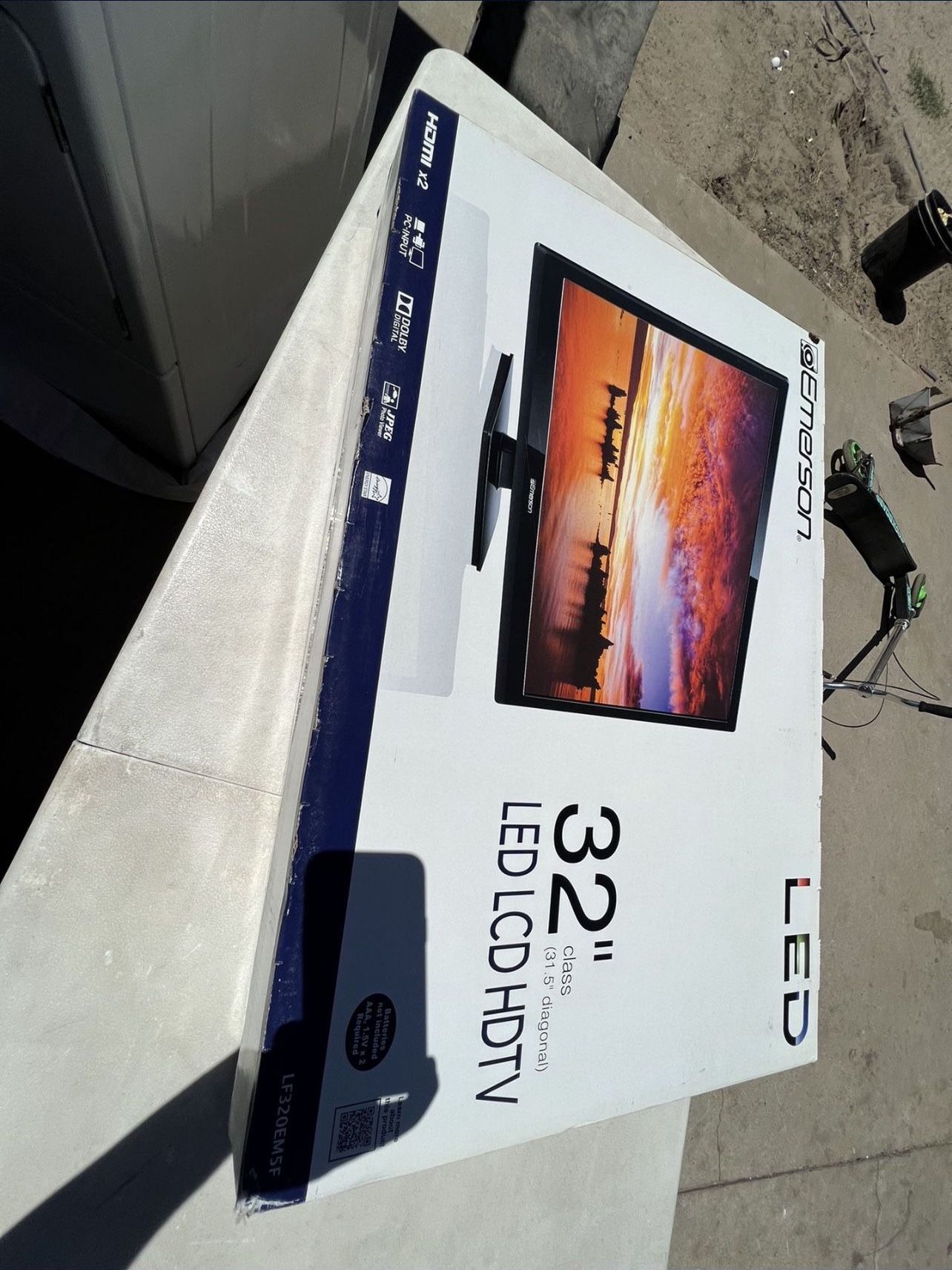Emerson 32 Inch Tv