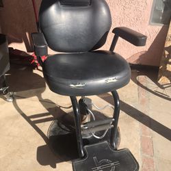 Vintage Barber Chair 💺 Selling As Is 💈