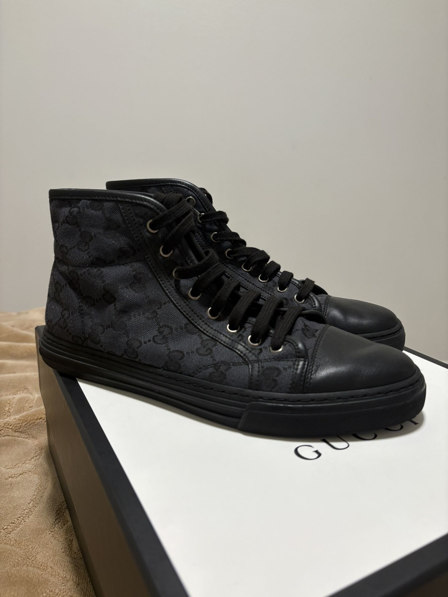 Gucci GG High Logo Print