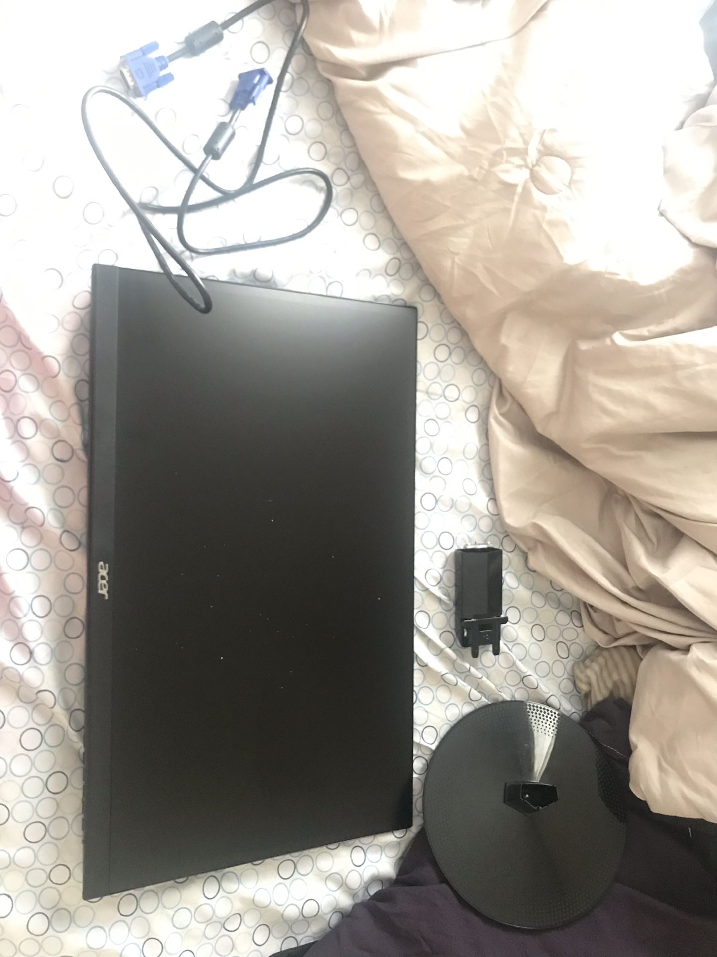 Acer 24’ computer/gaming monitor (comes with the l shaped desk) STEALL!!!