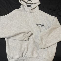 XS ESSIENTALS HOODIE IN GREAT CONDITON 100% AUTHENTIC