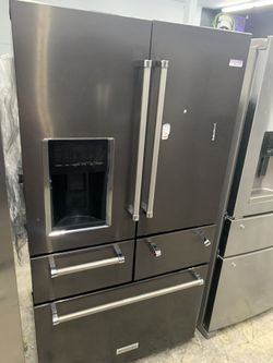 Kitchen aid 5 door in black stainless used with platinum interior