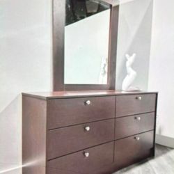 REDUCED FOR QUICK SALE.  NEW 6 Drawer,  Factory Built Dresser Available In Black Or Cappuccino $140. Without Mirror