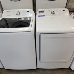 Like New Samsung Top Loading Washer And Gas Dryer Set 