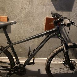 Cannondale Trail 7 Medium Frame Garage Kept