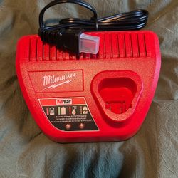 Milwaukee M12 Charger 