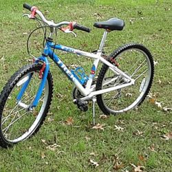 Quality TREK 220  BIKE mountain 24"  Like New