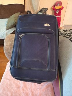 Samsonite medium size blue suitcase