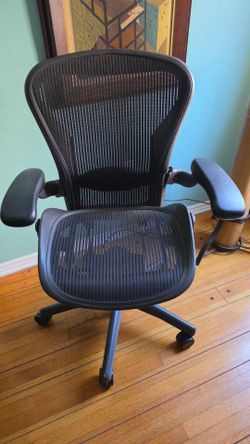 Herman Miller Aeron Size B (Fully Loaded) Office Chair