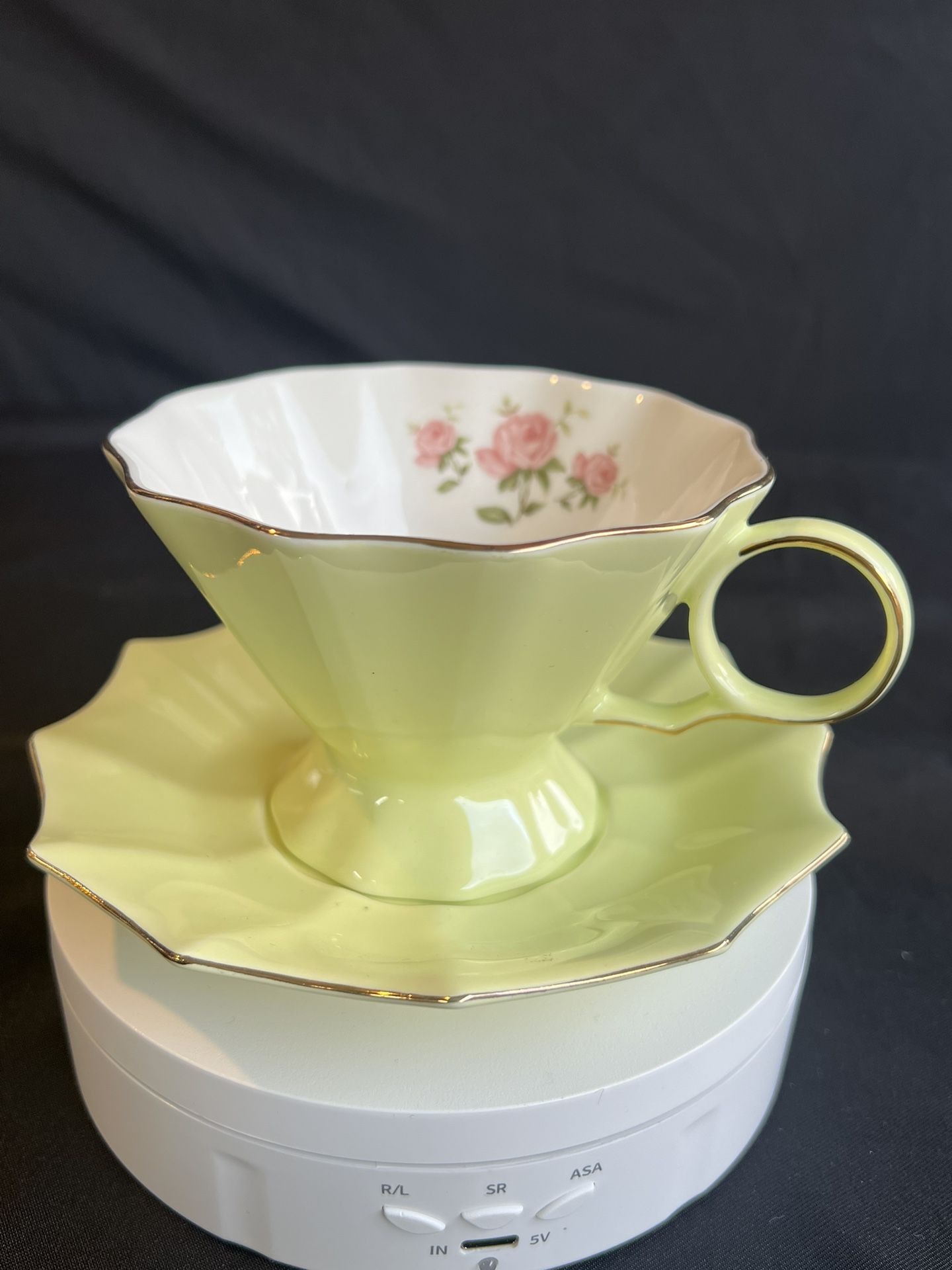 1 GORGEOUS MERITAGE YELLOW FLUTED TEA CUP & SAUCER WITH ROSE TRANSFER