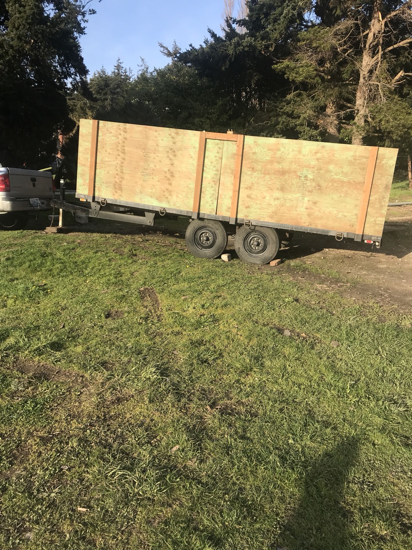 Selling trailer