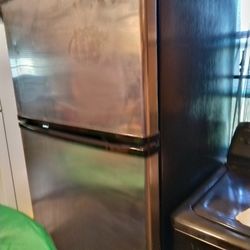 Whirlpool Big Fridge Black Stainless Steel 