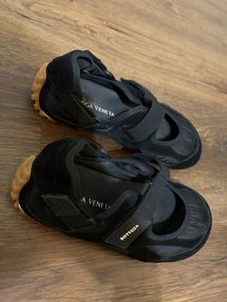 Bottega Veneta Black Sandals with Gum Sole