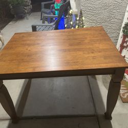 DINING TABLE LIKE NEW!
