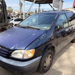 2001 Toyota Sienna v6 ***for parts only***