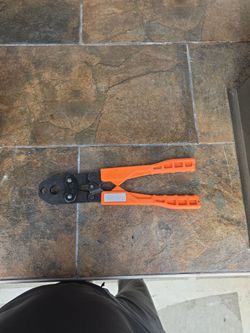 PEX Pipe Crimping Tool