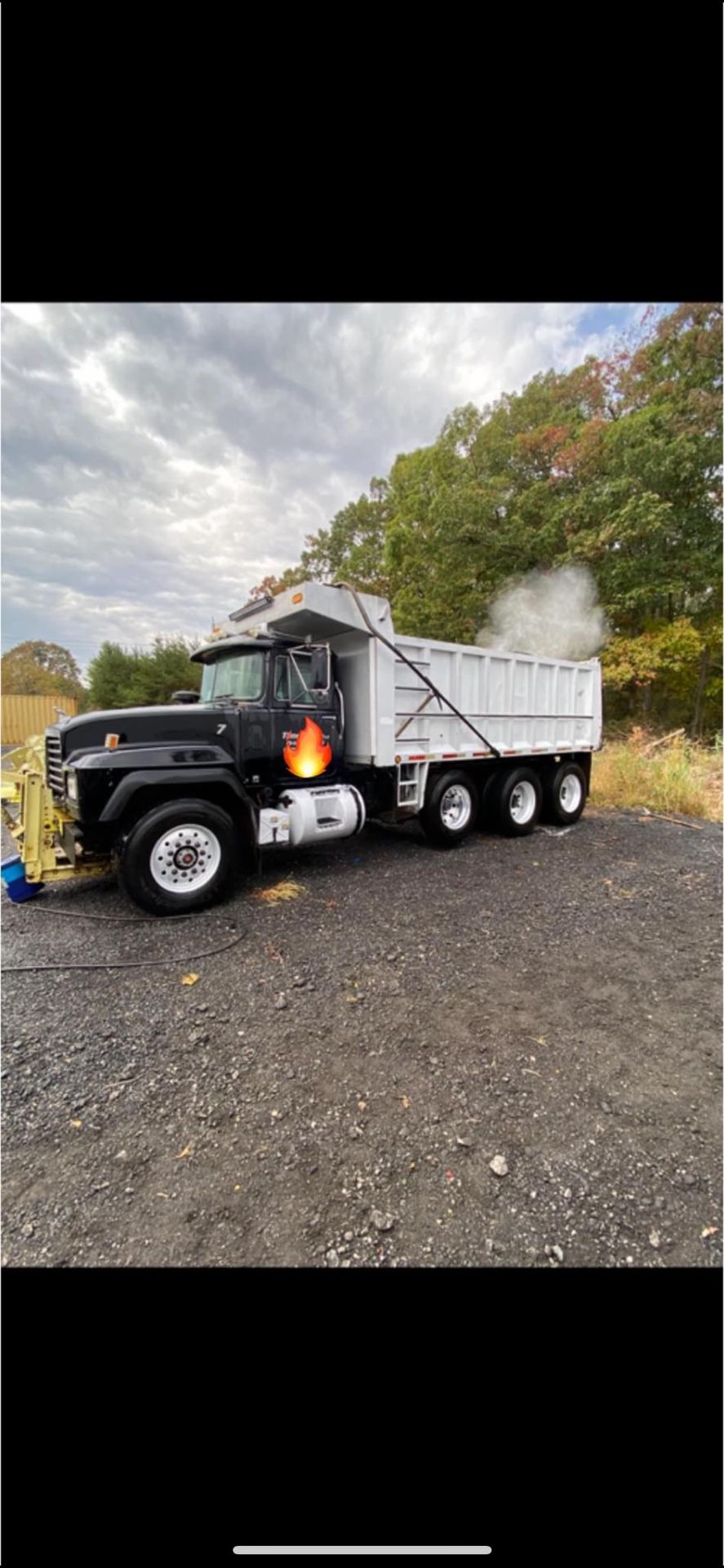 1999 Mack Dump Truck RD 688