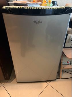 Mini Fridge – Great Condition, Works Perfectly!