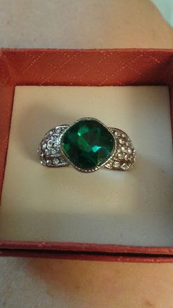 Green & white crystal ring