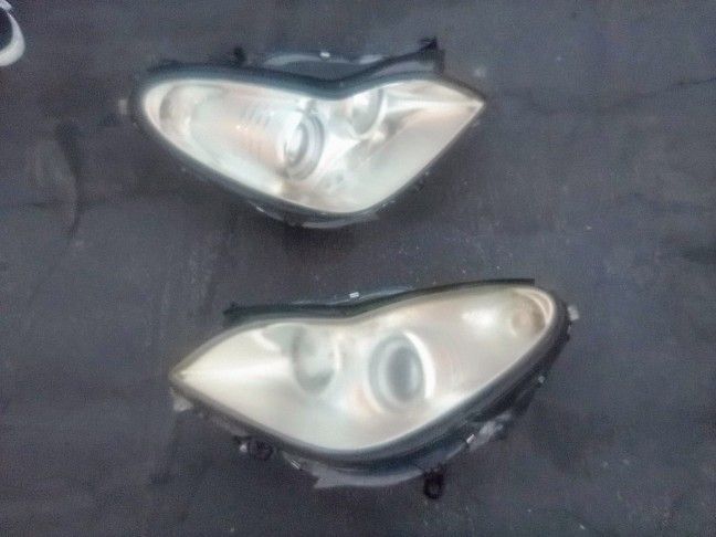2006-2009 Mercedes CLS500 Headlights Xenon Hid With Light Bulbs And Accessories Oem.