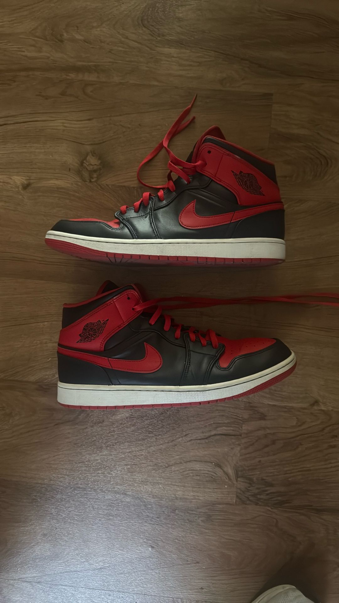 🔥 Air Jordan 1 Mid “Bred” – Like New – Size 13🔥