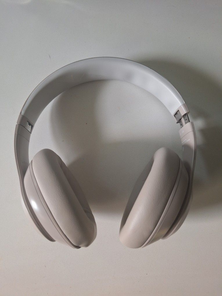 Beats Studio Pro - Wireless Bluetooth Noise Cancelling Headphones