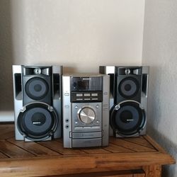 Sony Stereo System With 2 Speakers 