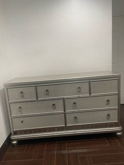 Modern glam 7 Drawer dresser