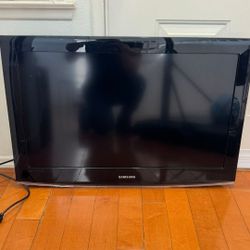 amsung 32 inch LCD tv
