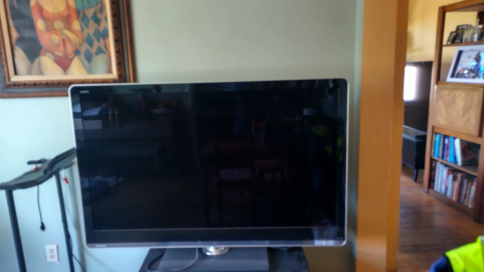 2011 sharp aquos lc-60le632u
60 inch liquid crystal TV.
Free TV stand too.
Must pick up.
Serious buyers only.
In great condition
Cash only
