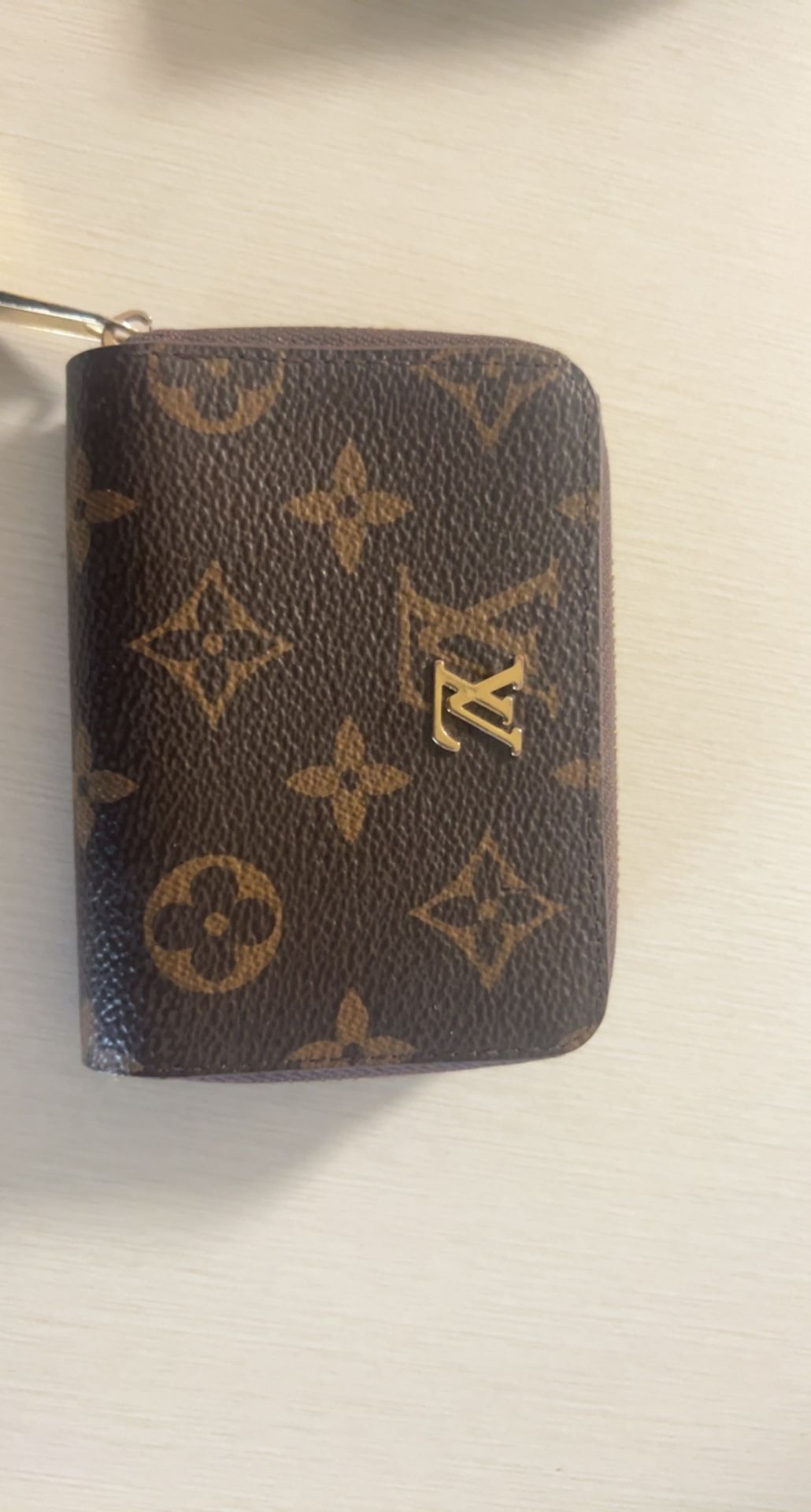 Louis Vuitton Card Holder for Sale in Houston, TX - OfferUp