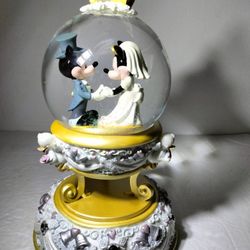 Disney Mickey & Minnie Mouse Wedding Snow Globe With Tag!  Plays The Tune "Could This Be Love"💗 