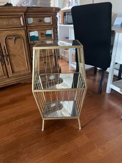 2 nightstands