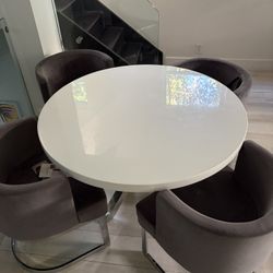 Round White Dining Table With 4 Matching Velvet Chairs 
