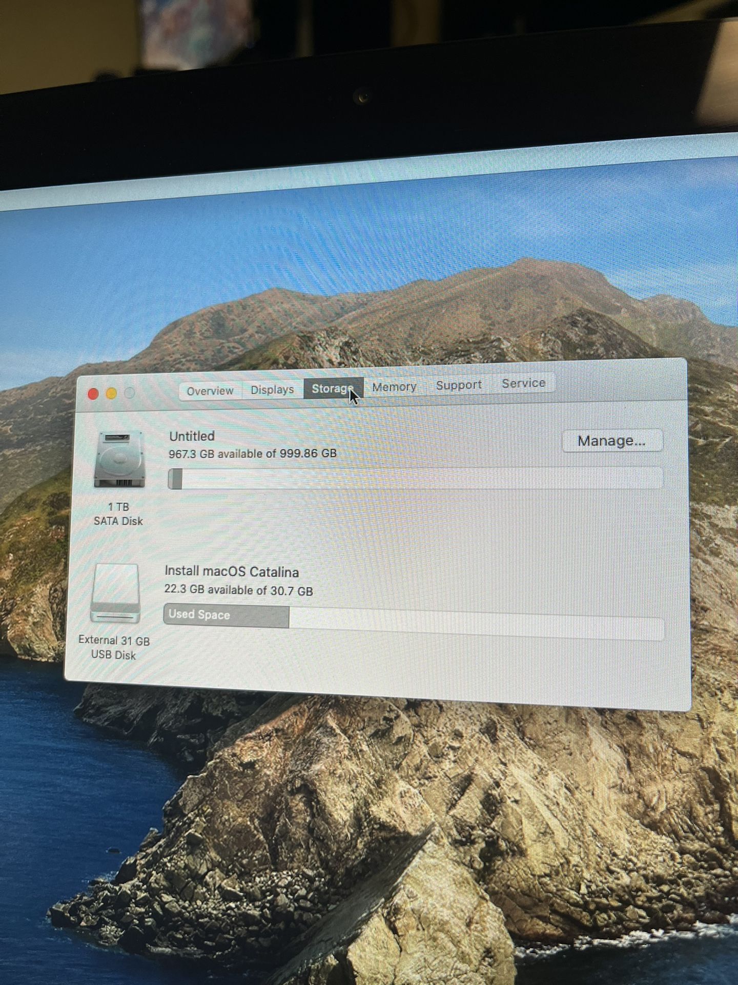 iMac 21.5inch late 2013 i5 8gb ram 1TB sata disk macOS Catalina version 10.15.7 It has a small crack on the right corner. Check the pics for details.