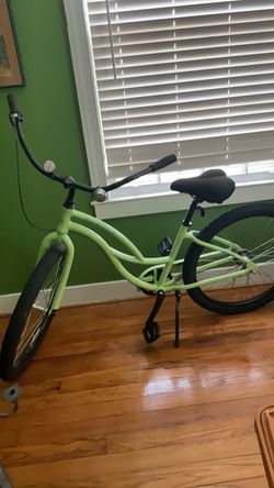 Green earth cruiser bike 3 speed Cush seat, hardly used