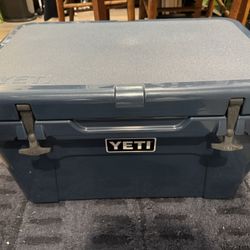 Yeti Tundra 45 Cooler