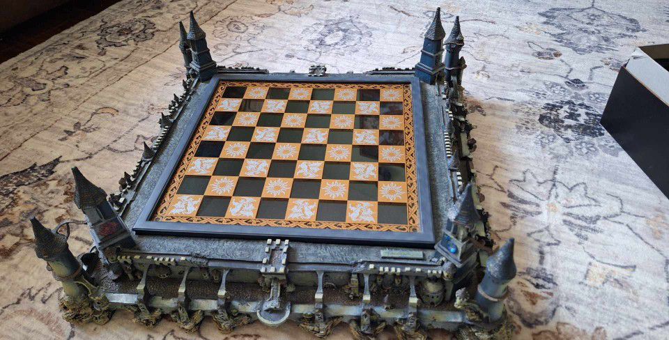 The Franklin Mint: Michael Whelan Chess Set