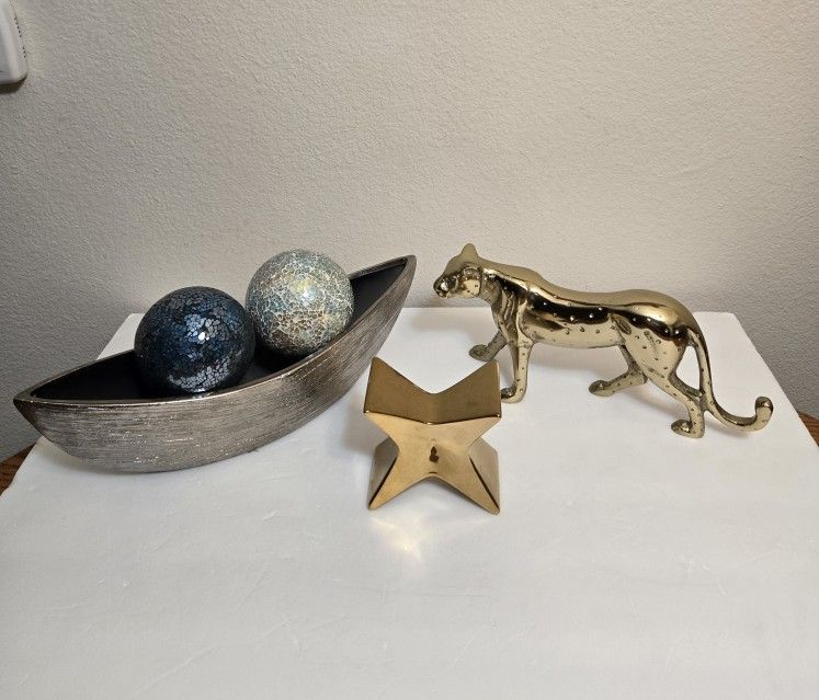 1 Metal gold Cheetah Figurine 1 Star Global 1 Tray with 2 Pieces Spheres