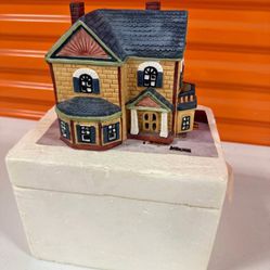 Denton Hall Vintage Yuletide Ceramic House with Cord -1989-Gold-Rare-Tested